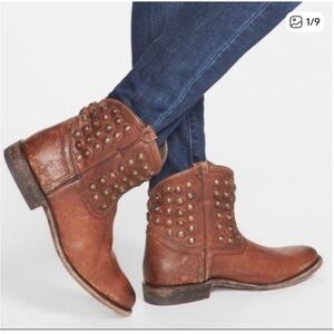 Frye Wyatt Studded cognac western Ankle Boots with studded detailing 7.5